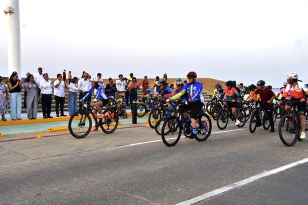 Realizan rodada familiar para estrenar la nueva ciclovía en el malecón de Coatzacoalcos | VIDEO