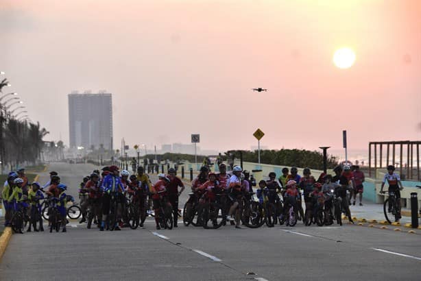 Realizan rodada familiar para estrenar la nueva ciclovía en el malecón de Coatzacoalcos | VIDEO