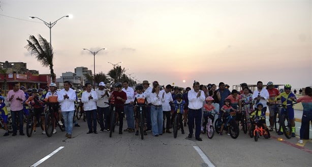 Realizan rodada familiar para estrenar la nueva ciclovía en el malecón de Coatzacoalcos | VIDEO