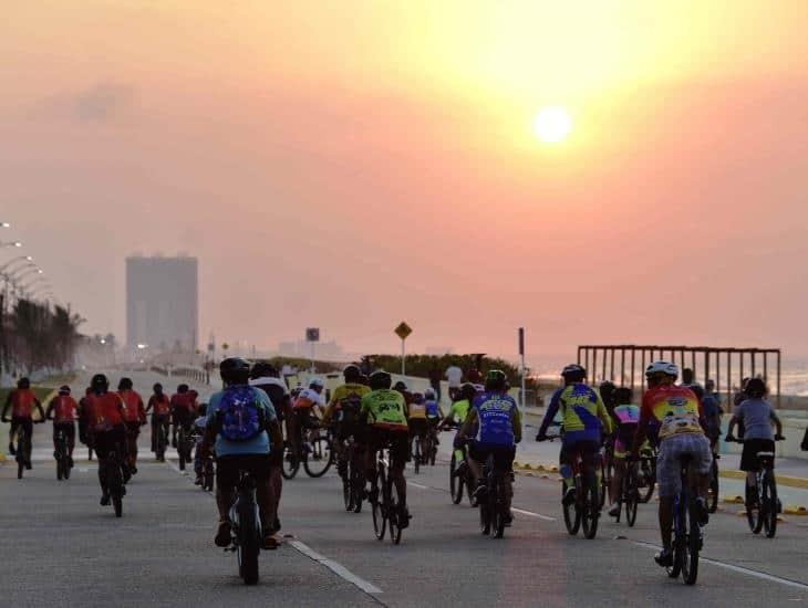 Realizan rodada familiar para estrenar la nueva ciclovía en el malecón de Coatzacoalcos | VIDEO