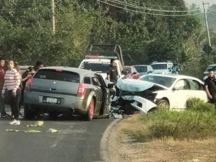 Fuerte choque en carretera antigüa Minatitlán-Coatzacoalcos, deja dos personas lesionadas