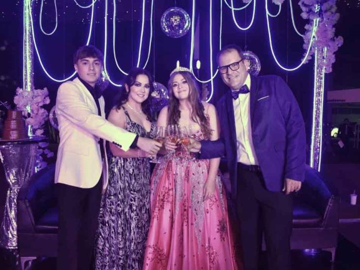 Nubia Ximena y Juan Pablo Jiménez Hernández disfrutan fiesta de XV años