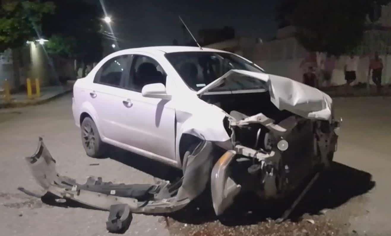 Dos lesionados en aparatoso choque en la colonia Guadalupe Victoria 