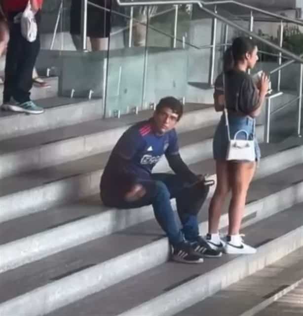 Captan a sujeto que graba a mujeres con falda en Plaza Andamar, en Boca del Río | VIDEO