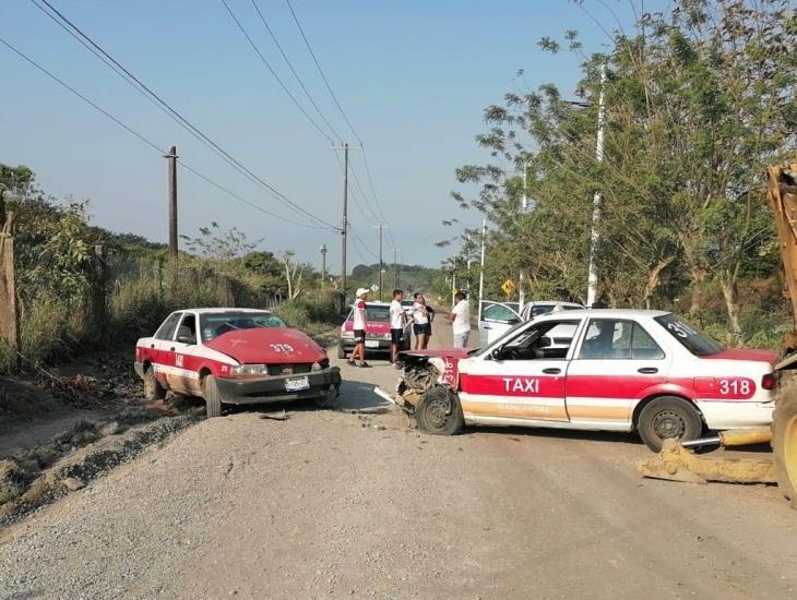 Choque entre dos taxis de Nanchital deja a 4 lesionados