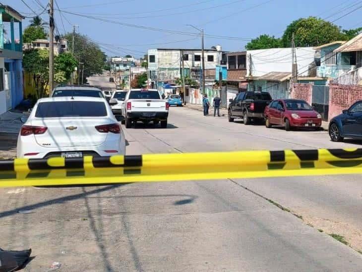 En charco de sangre y degollado encuentra a hombre sin vida en Coatzacoalcos l VIDEO