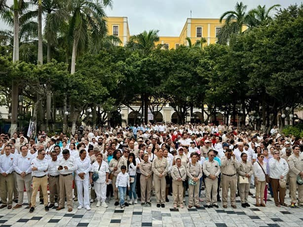 Desfilan para conmemorar el 86 aniversario de la Expropiación Petrolera en Veracruz | VIDEO