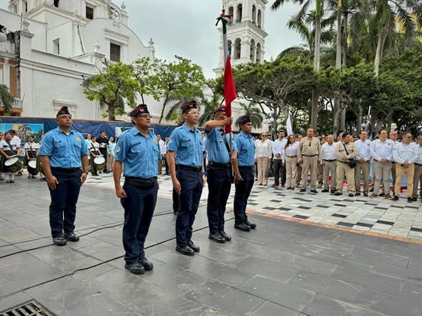 Desfilan para conmemorar el 86 aniversario de la Expropiación Petrolera en Veracruz | VIDEO