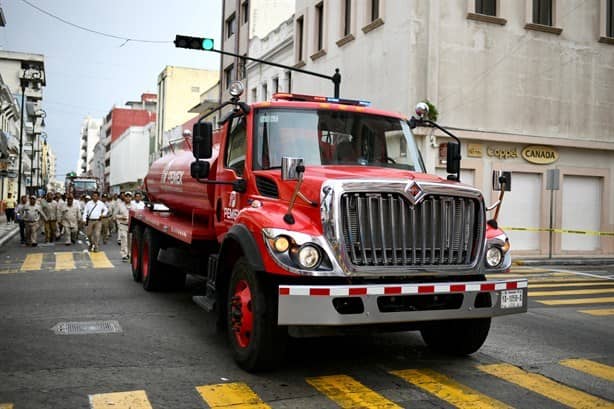 Desfilan para conmemorar el 86 aniversario de la Expropiación Petrolera en Veracruz | VIDEO