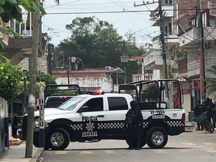 Abandonan cuerpos frente al palacio municipal de Cazones (+ VIDEO)