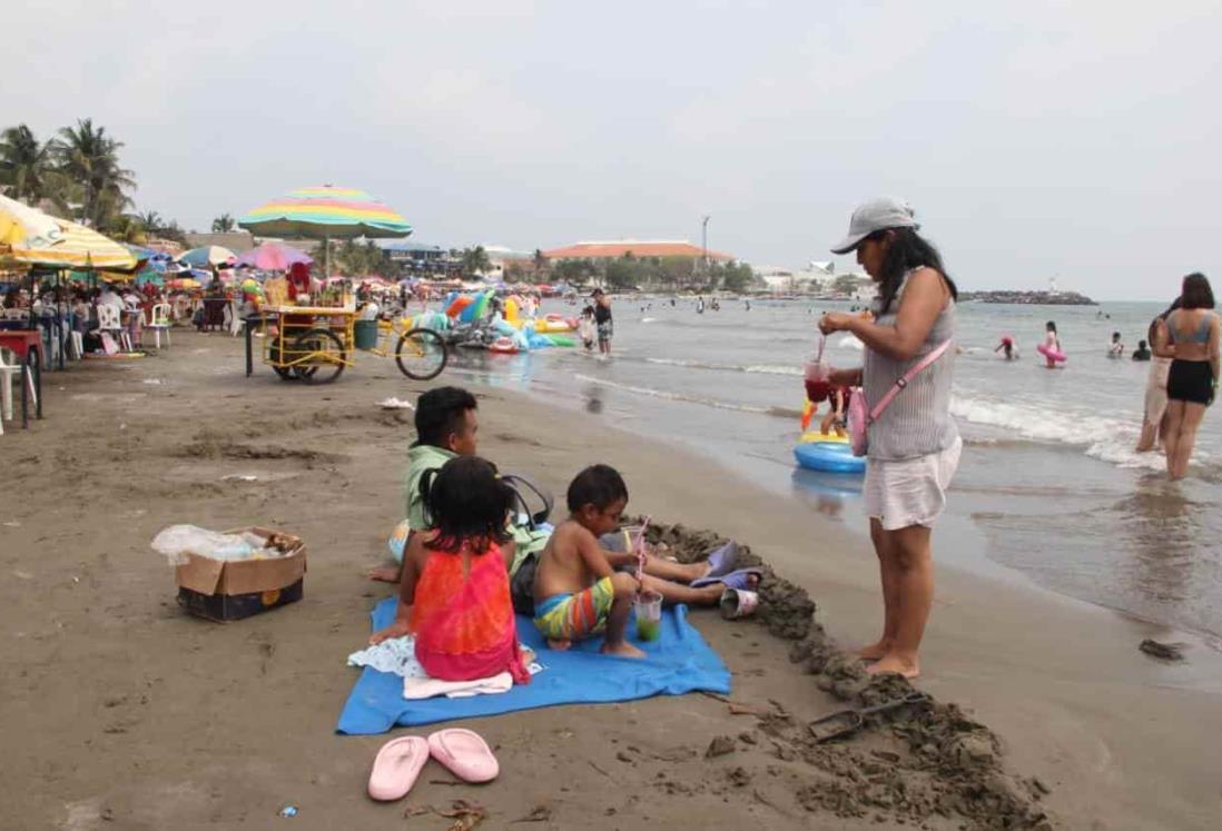 Abarrotan las playas de Veracruz