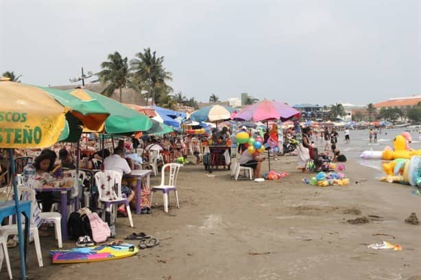 Abarrotan las playas de Veracruz