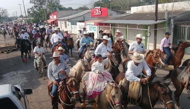 Realizan cabalgata en Manlio Fabio Altamirano con más de 500 jinetes