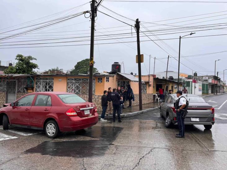 Accidente vehicular ocasiona cierre parcial en calle de Orizaba