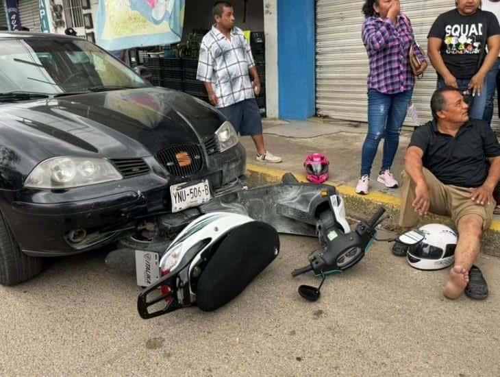 Motociclista es impactado por un coche en Minatitlán