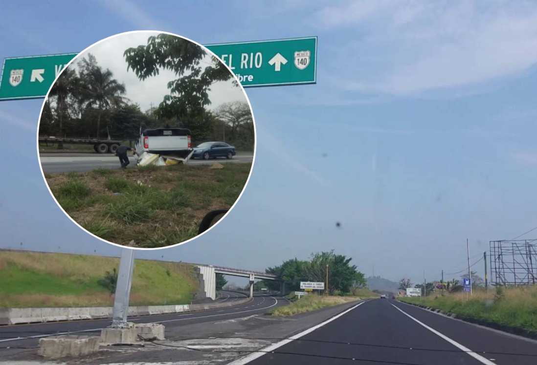 Vuelca camioneta con sacos de abono en carretera federal 140, a la altura de TAMSA