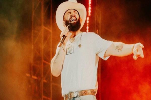 Carín León abrirá concierto de los Rolling Stones en Arizona