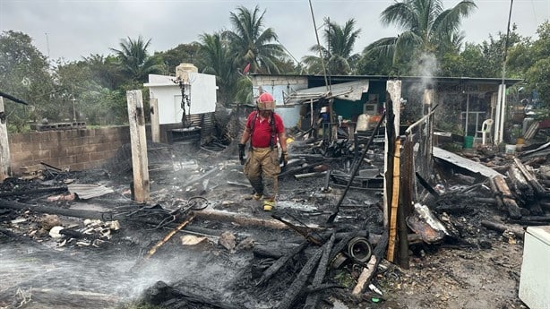 Se incendia casa en Ixmatlahuacan por una veladora