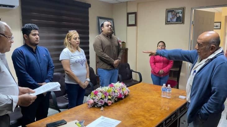 Rinde protesta el nuevo alcalde suplente de Coatzintla