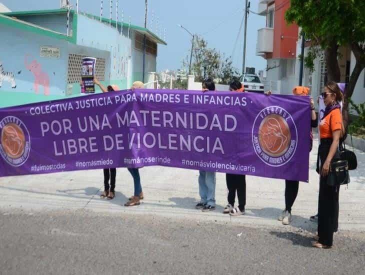 Protesta Elisa en la Ciudad Judicial de Veracruz, es una víctima de Violencia Vicaria