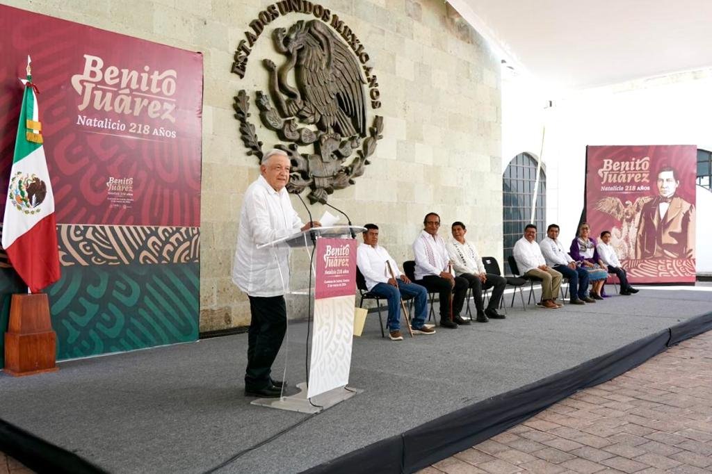 AMLO presidie 218° aniversario del natalicio de Benito Juárez en Guelatao