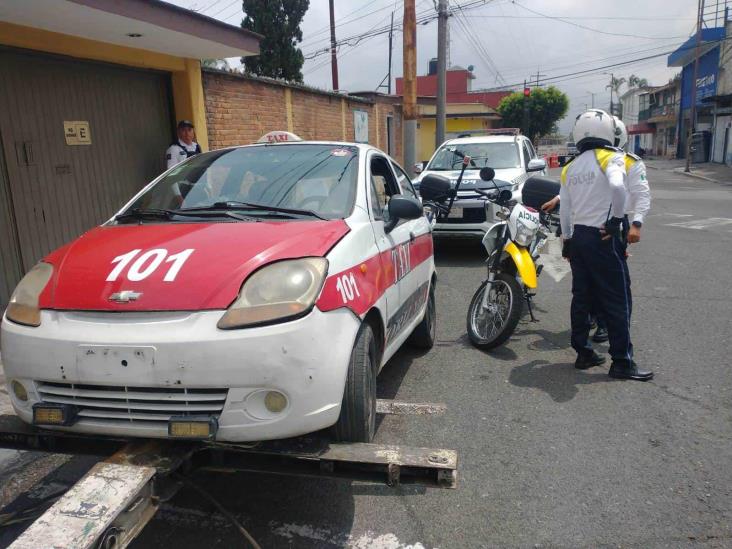 ¿Andaba enfiestado? Detienen a taxista en calles de Orizaba