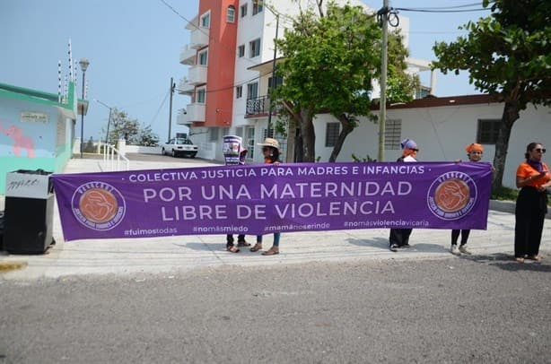 Protesta Elisa en la Ciudad Judicial de Veracruz, es una víctima de Violencia Vicaria