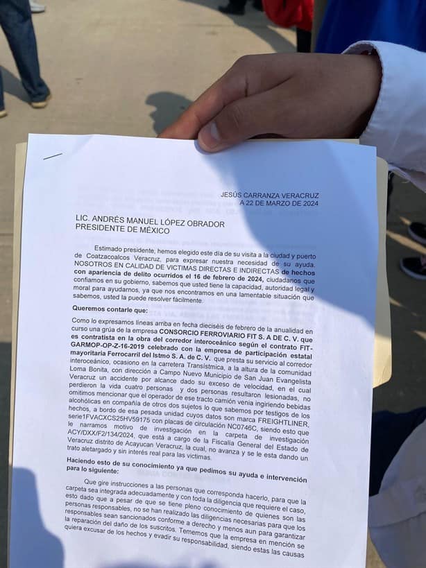 Piden a AMLO intervenga en caso de accidente en Acayucan; claman justicia para las cuatro víctimas | VIDEO