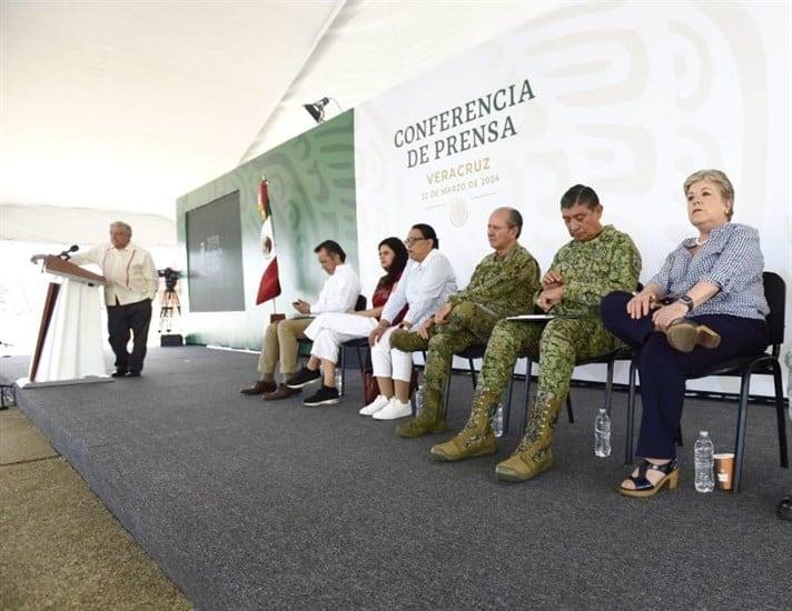 AMLO: ¿Quiénes le acompañaron en Coatzacoalcos?