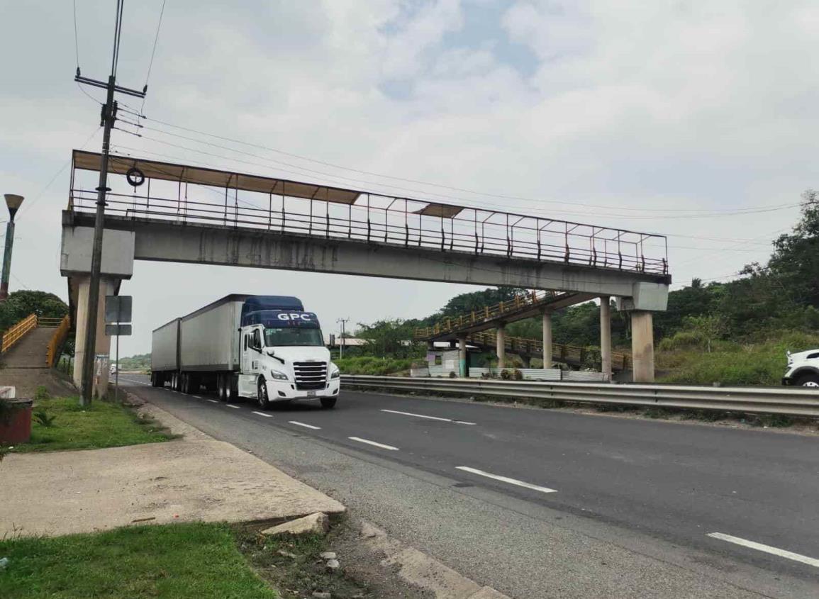 Congregación 5 de mayo exige mejoras en puente peatonal