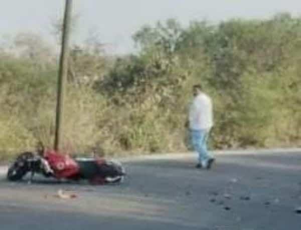 Muere hombre tras choque entre motocicletas en carretera de Apazapan