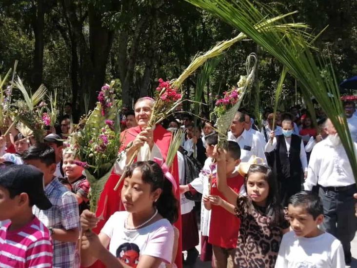 Miles de católicos celebran el Domingo de Ramos en Orizaba