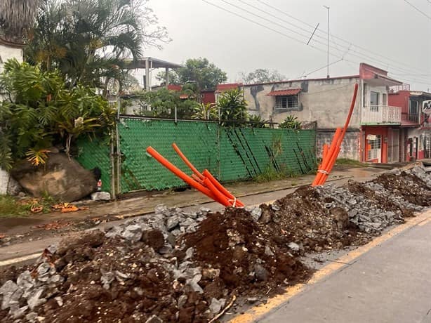 “En lo oscurito” destrozan carretera Coatepec-Las Trancas; acusan a Nestlé (+Video)