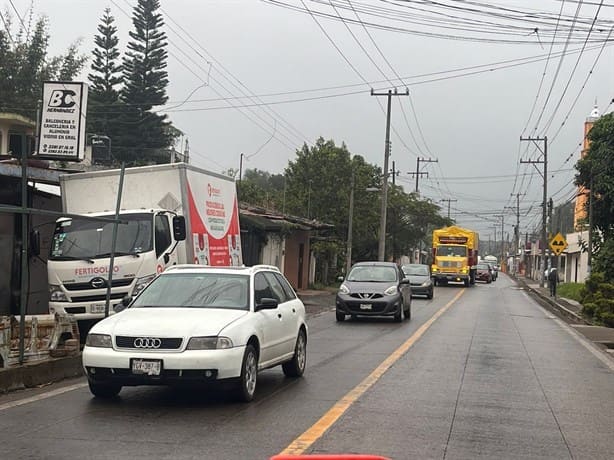 “En lo oscurito” destrozan carretera Coatepec-Las Trancas; acusan a Nestlé (+Video)