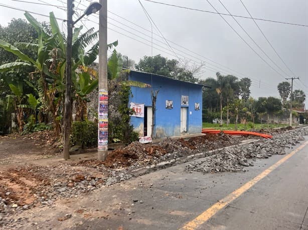 “En lo oscurito” destrozan carretera Coatepec-Las Trancas; acusan a Nestlé (+Video)