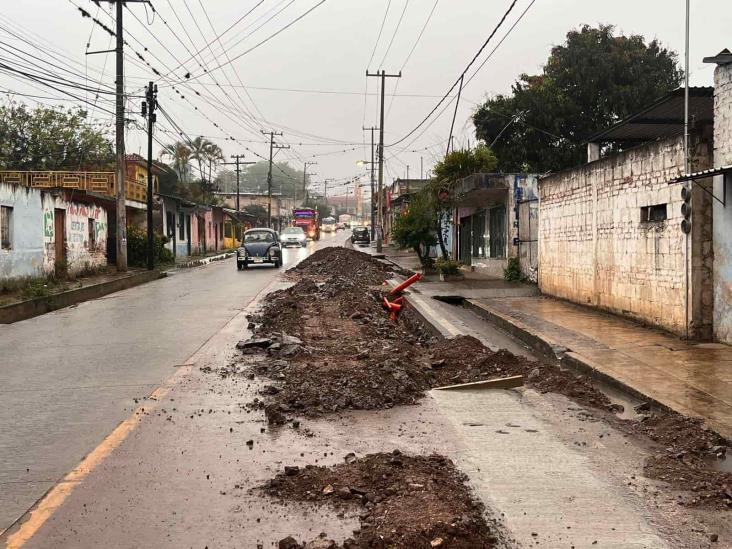 “En lo oscurito” destrozan carretera Coatepec-Las Trancas; acusan a Nestlé (+Video)