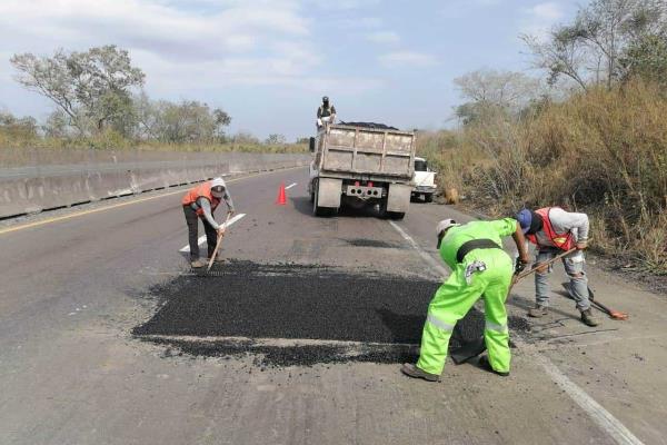 Tapan bache en la Xalapa-Tamarindo, tras afectaciones a vehículos