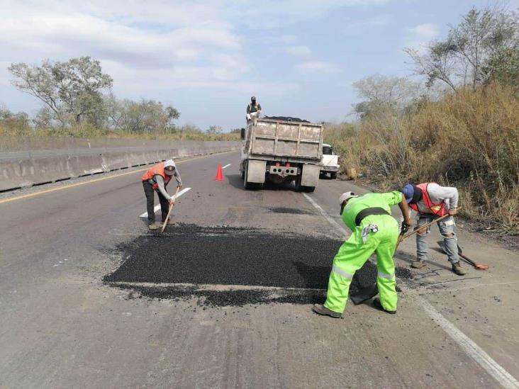 Tapan bache en la Xalapa-Tamarindo, tras afectaciones a vehículos