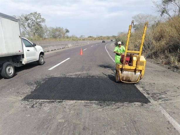 Tapan bache en la Xalapa-Tamarindo, tras afectaciones a vehículos