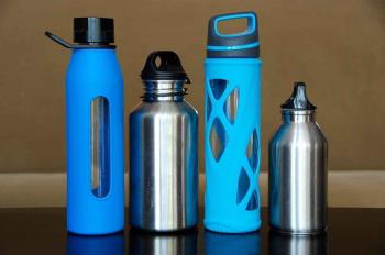 
¡Cuidado! Si no lavas bien tus botellas de agua te expones a muchas bacterias

