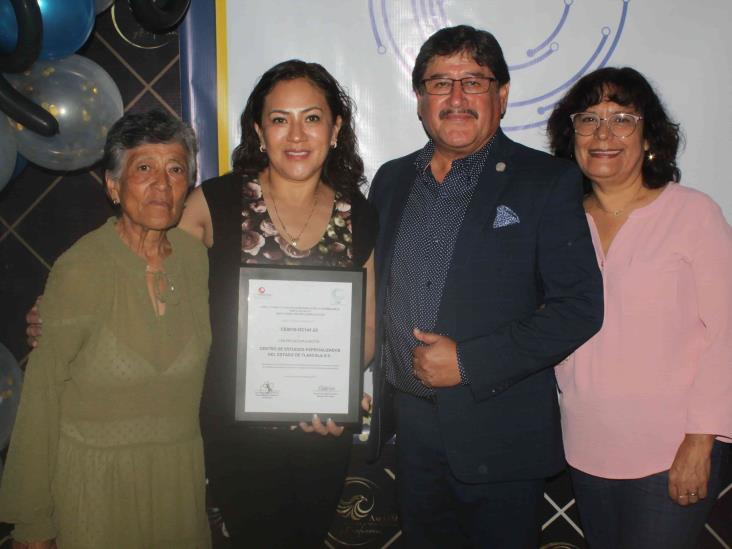 Protagonizan ceremonia de presentación y entrega de cédulas de acreditación