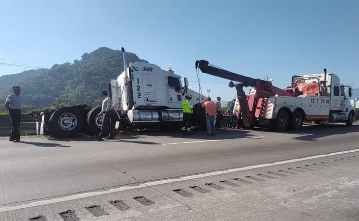 Se registra accidente de tráiler en la autopista Córdoba-Orizaba