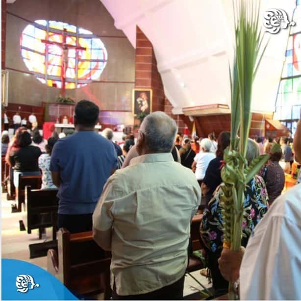 Católicos de Coatzacoalcos celebran Domingo de Ramos en catedral San José