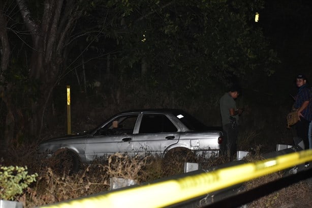 De Soteapan la pareja localizada asesinada dentro de auto abandonado en la Transístmica  I VIDEO