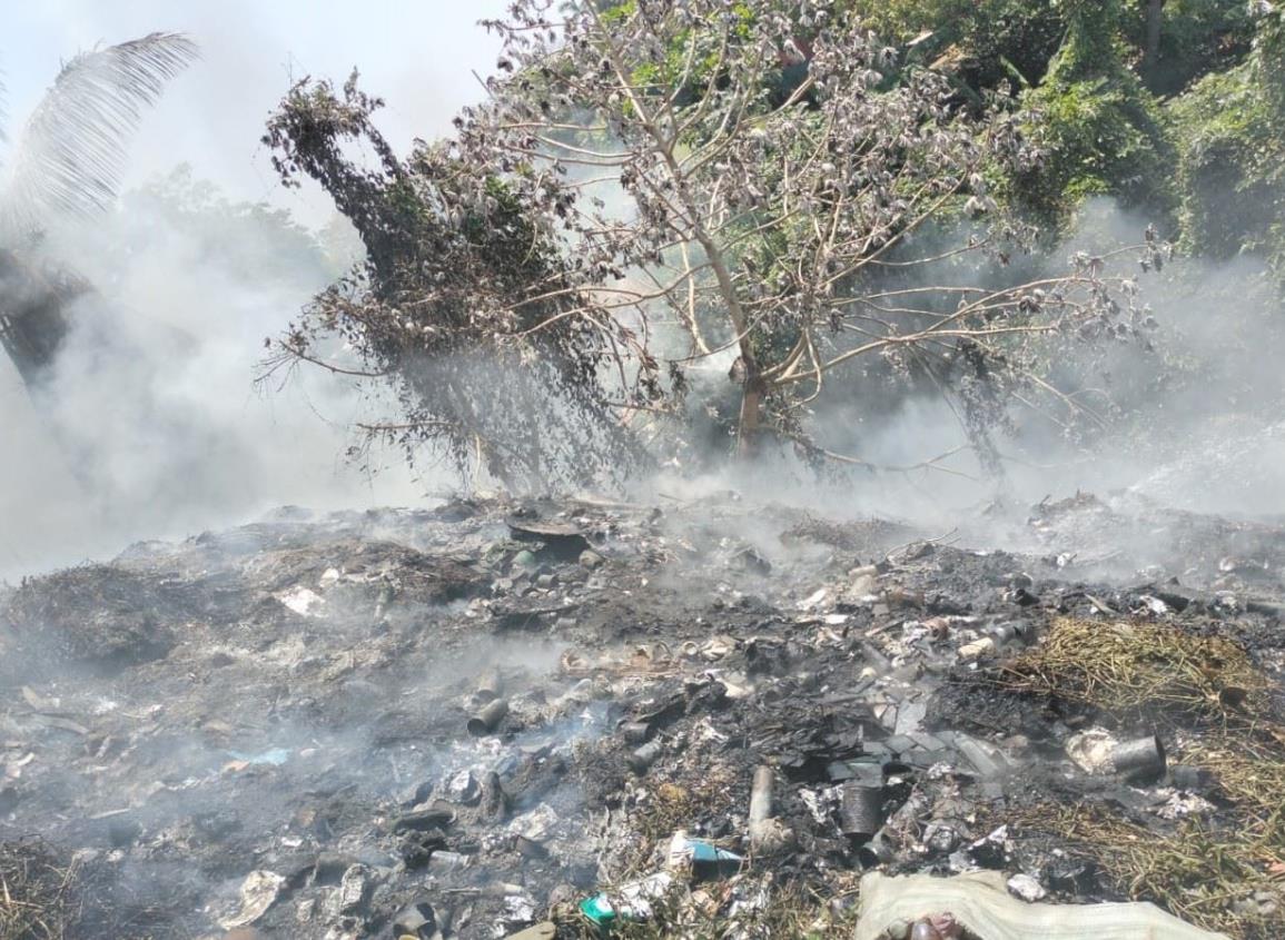 Arde basurero clandestino de la Benito Juárez Sur; se movilizan Bomberos y Protección Civil