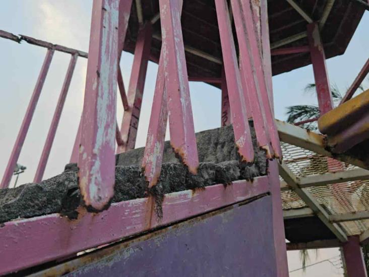 ¡Se cae a pedazos! Parque infantil de Poza Rica, un riesgo para niños