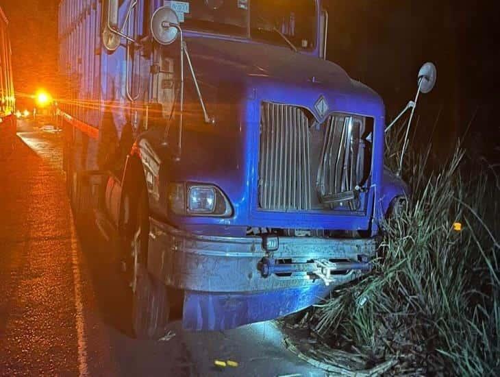 Motociclista pierde la vida al chocar con un camión cañero en Tierra Blanca