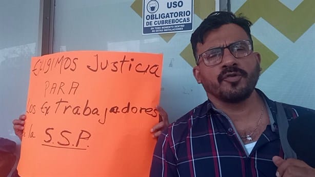 Extrabajadores de Seguridad Pública se manifiestan en Xalapa
