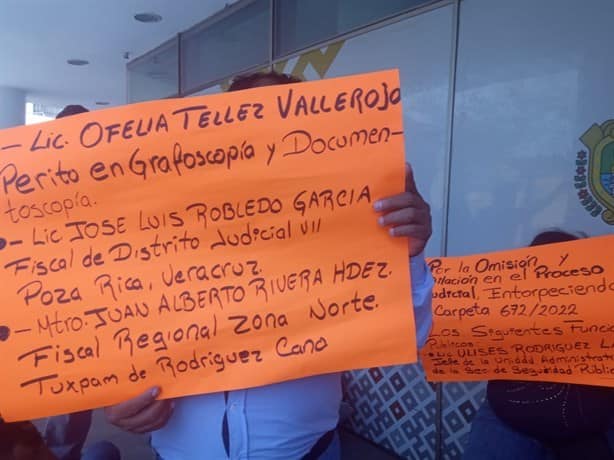 Extrabajadores de Seguridad Pública se manifiestan en Xalapa