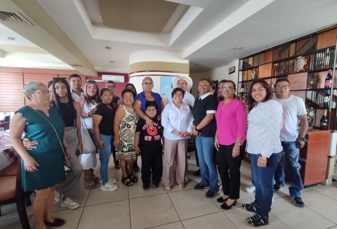 Jueza Angelica Sánchez, candidata al Senado por MC visita Cosamaloapan